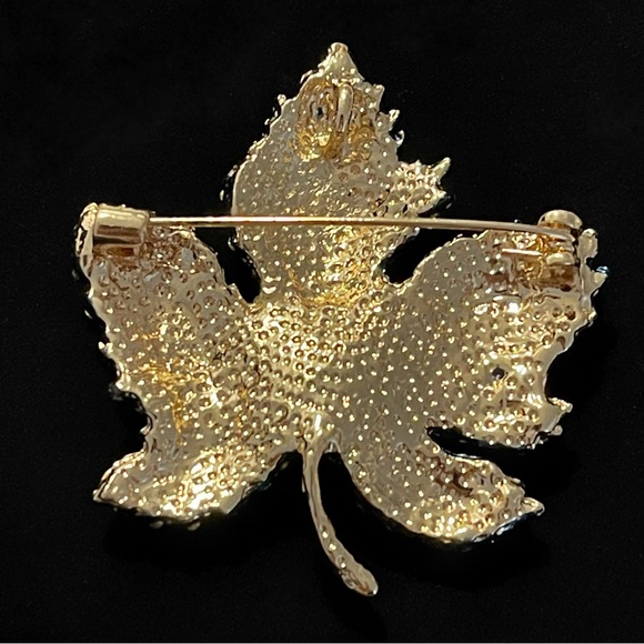 β¨ Gorgeous Maple Leave Rhinestone Brooch π - Picture 2 of 2
